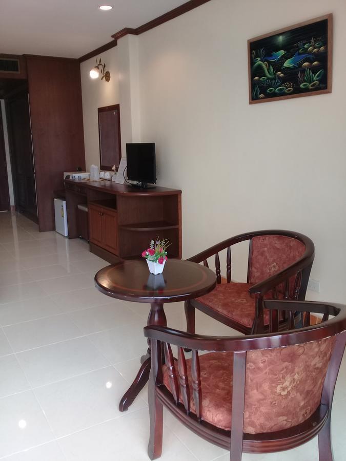 Ban Tyrol Hotell Patong Exteriör bild