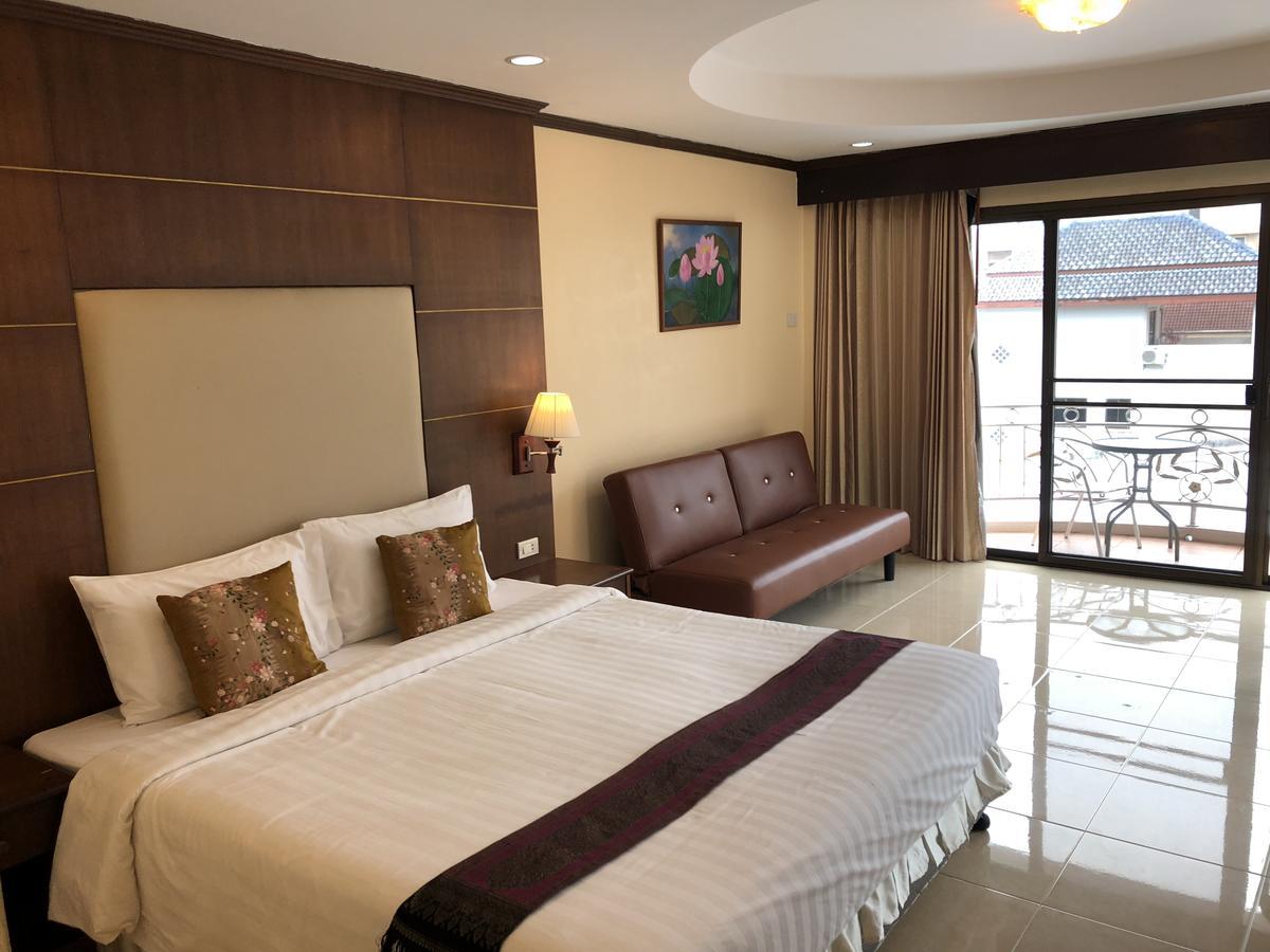 Ban Tyrol Hotell Patong Exteriör bild