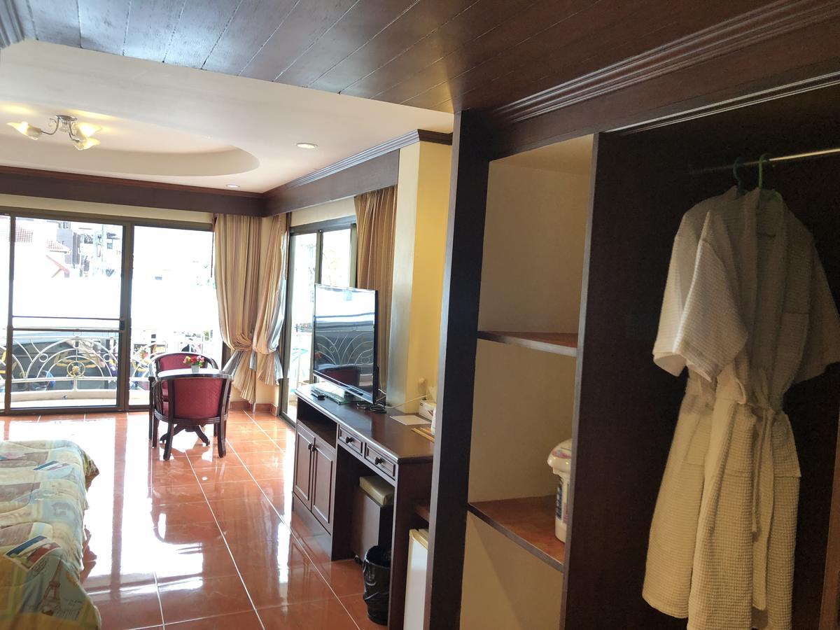 Ban Tyrol Hotell Patong Exteriör bild