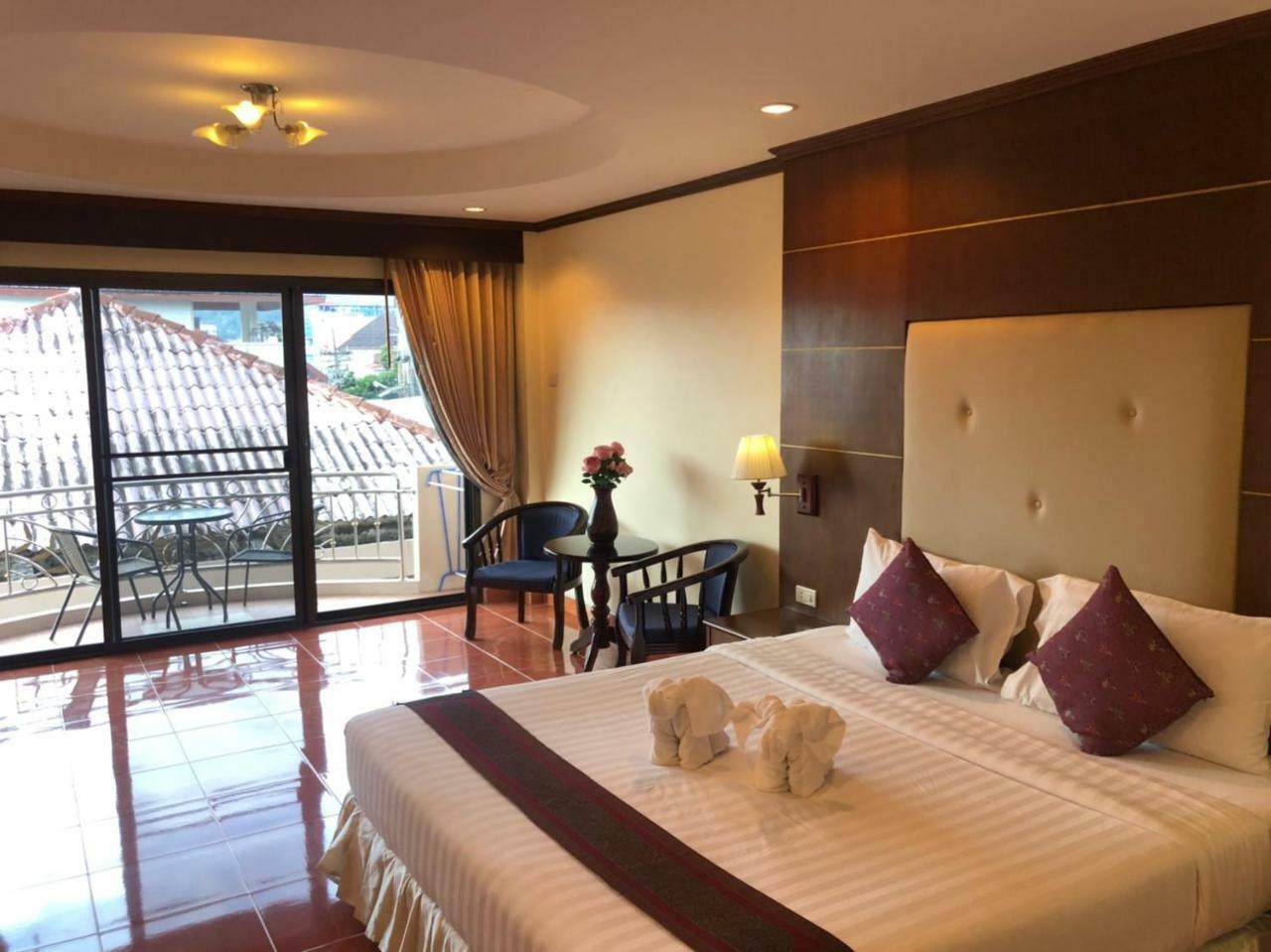 Ban Tyrol Hotell Patong Exteriör bild