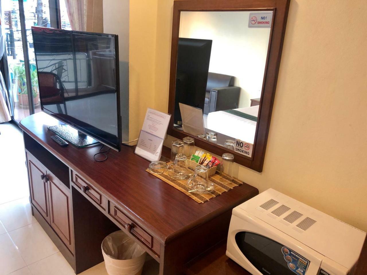 Ban Tyrol Hotell Patong Exteriör bild