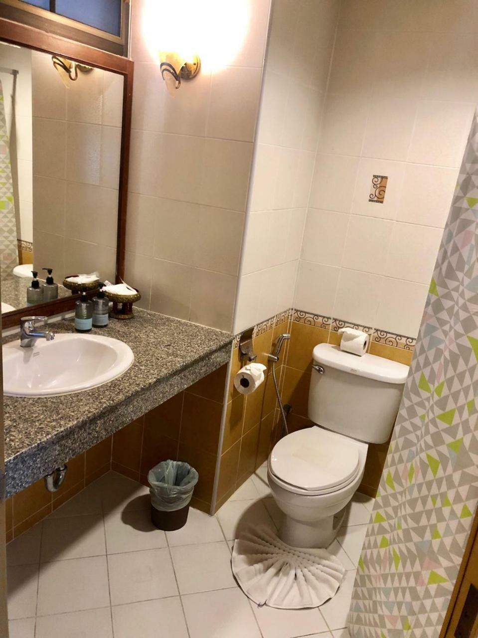 Ban Tyrol Hotell Patong Exteriör bild