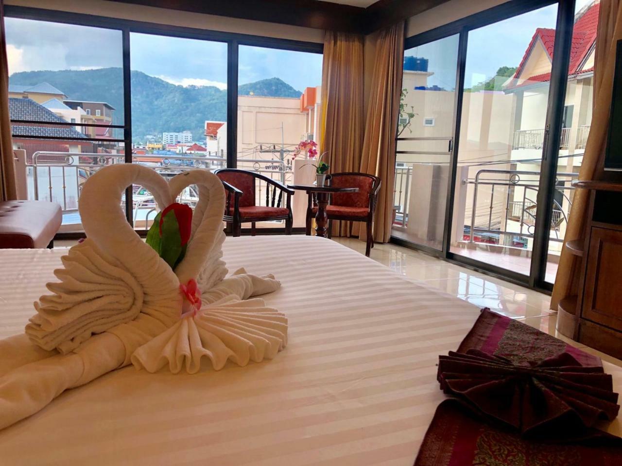Ban Tyrol Hotell Patong Exteriör bild