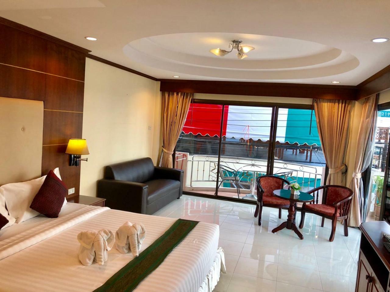 Ban Tyrol Hotell Patong Exteriör bild
